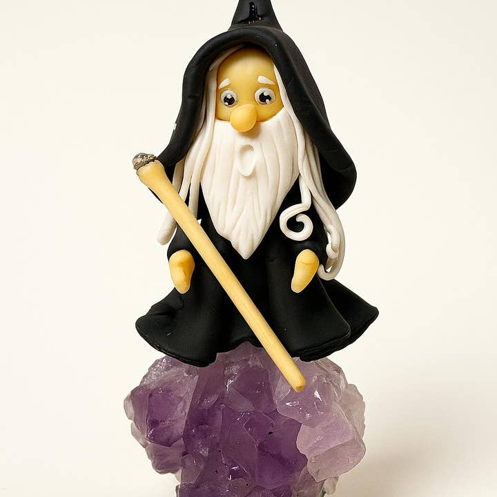 El'Cobre-Ecozonelifestyle - Wholesale Decorative figurine - Halloween Wizard Figurine on Amethyst base