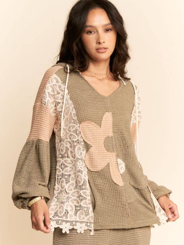 Davi & Dani – wholesale Hoodie – Women's – HOODIE OVERSIZED KNNIT TOP WITH FLOWER PATCH0