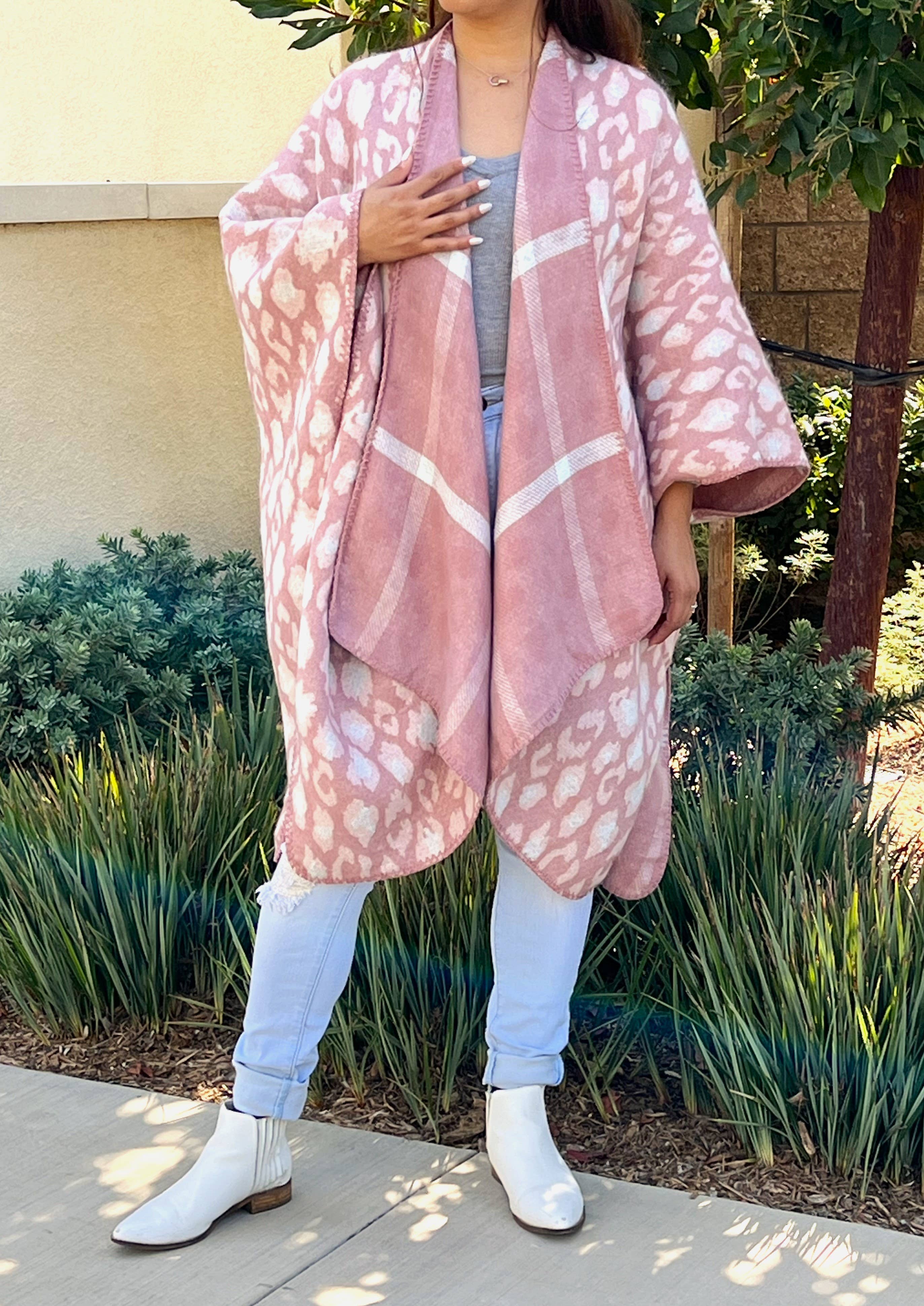 Justin & Taylor - Wholesale Kimono - Women's - The Wild Card | Leopard Print and Lined Double-Sided Kimono7