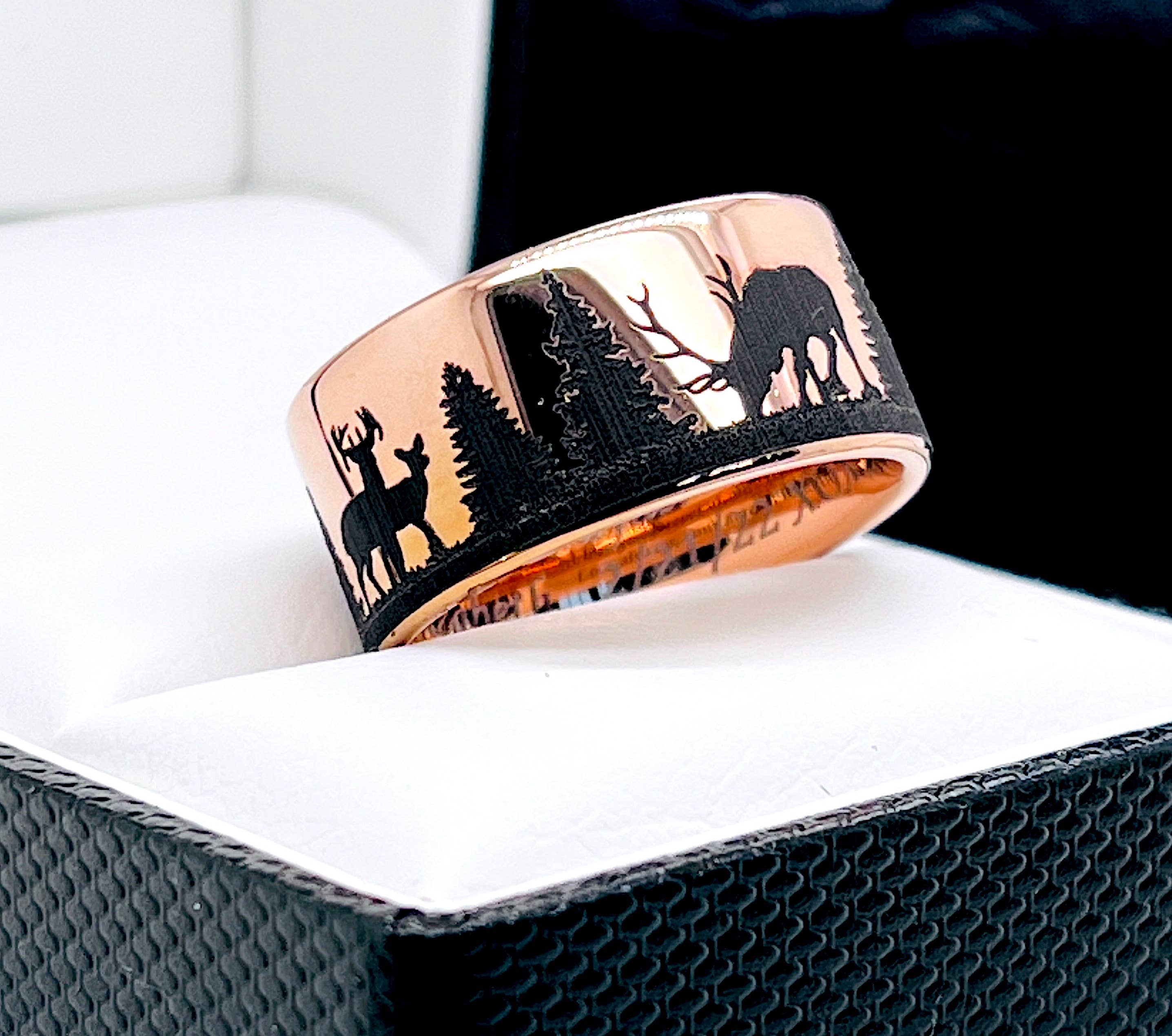 rings paradise – Engroshandel Båndring – Elks i granskov indgraveret wolfram unisex-ring5
