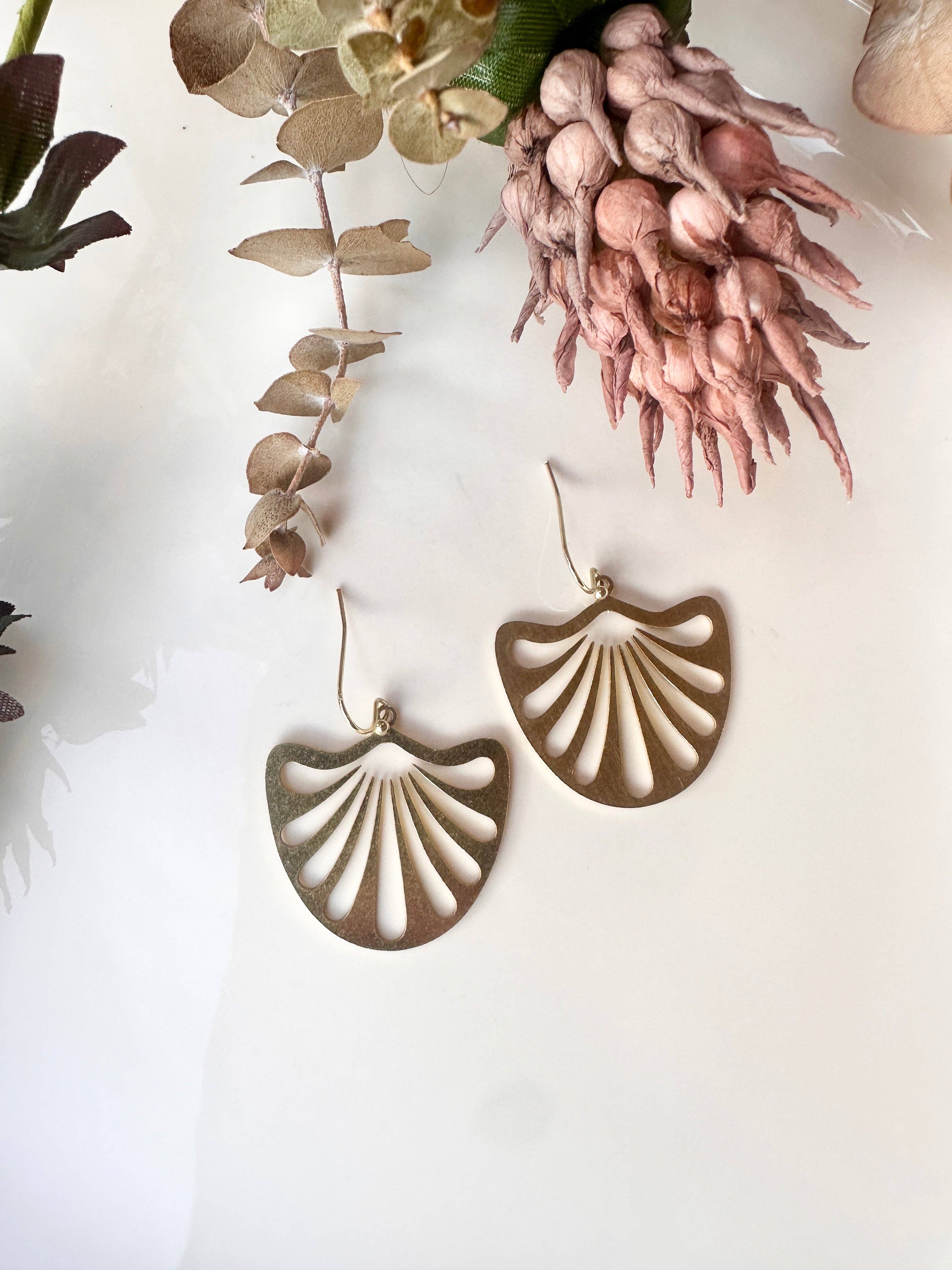 El & Gray Design - Wholesale Dangle Earrings - Pella Flower Earrings - Gold Metal1