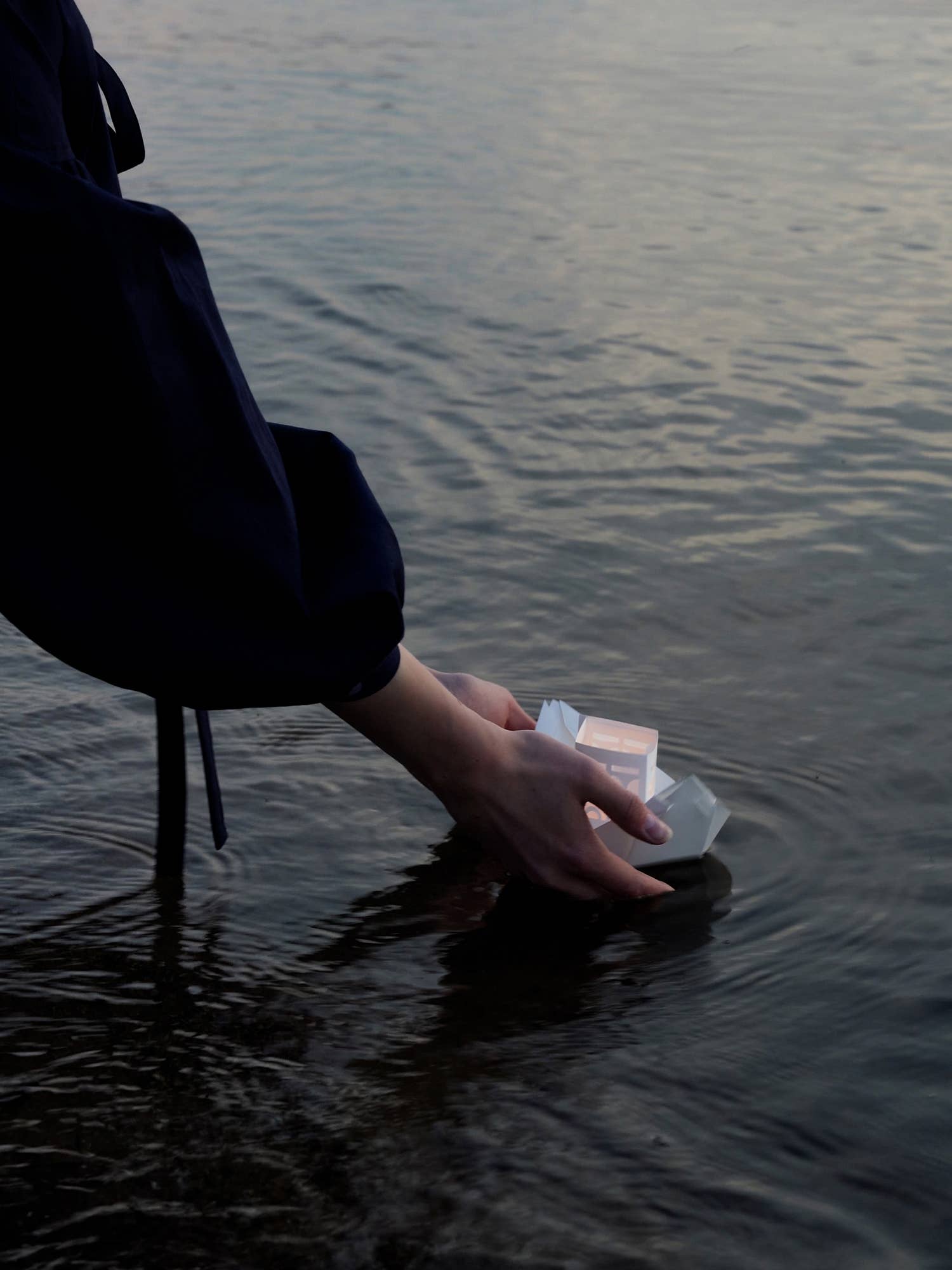 Jurianne Matter - Wholesale Decorative Tabletop Object - FLYDE floating lightboat3