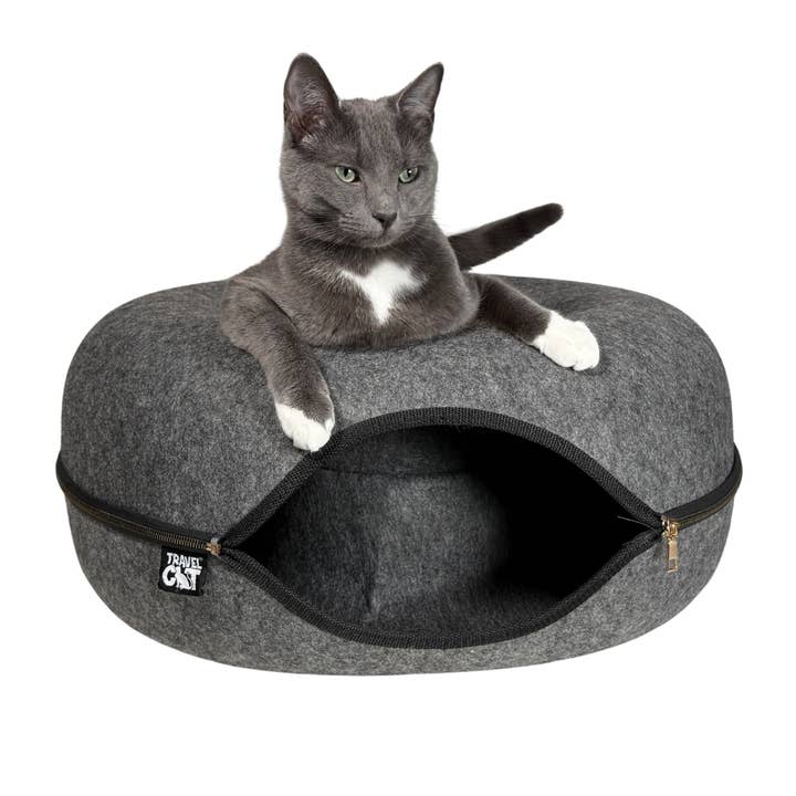 Travel Cat | Your Cat Backpack – Engroshandel Seng - Kat – „Doughnut!“ Cat Hideaway Cave & Bed - Hyggelig Chic Pet Bed