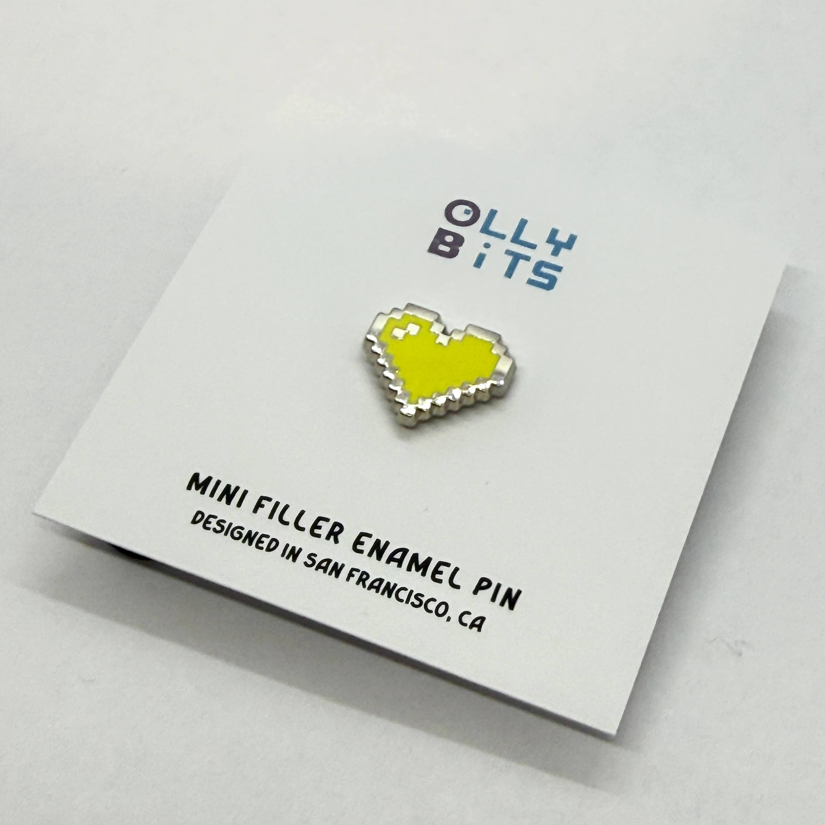 Ollybits Pixel Art - Vendita all'ingrosso Spilla da bavero - Spille in smalto a forma di cuore in pixel art mini CMYK.5