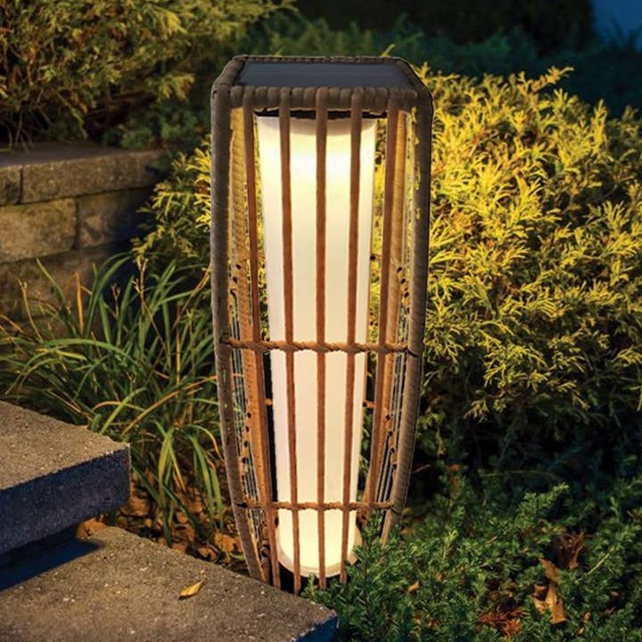 Utomhus 27" solcellsdriven lykta med rottingvävning-golvlampa för wholesale av Aria Home