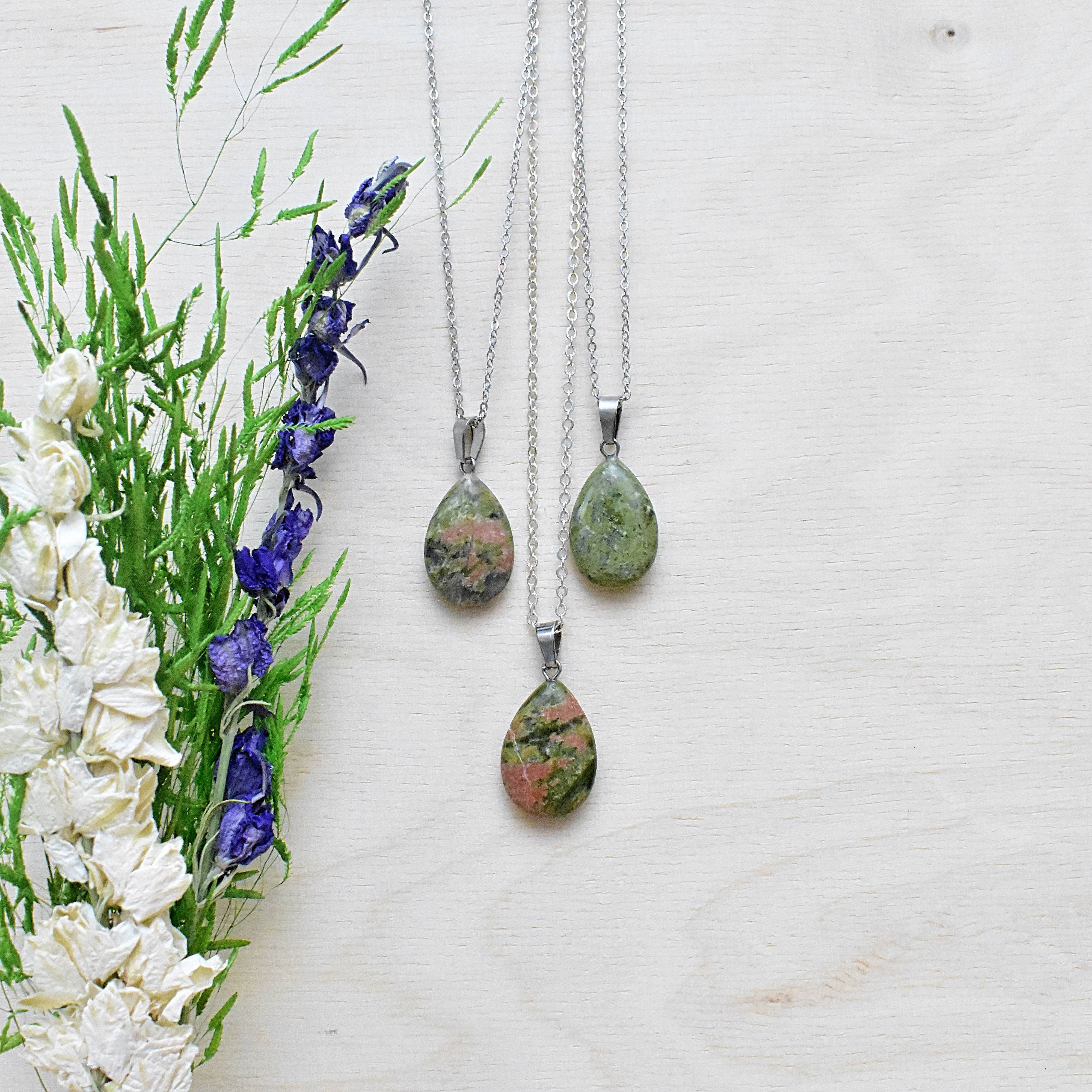 Ewelina Pas Jewelry – Großhandel Kette mit Anhänger/Charm – Silberne Unakit-Tropfen-Halskette5