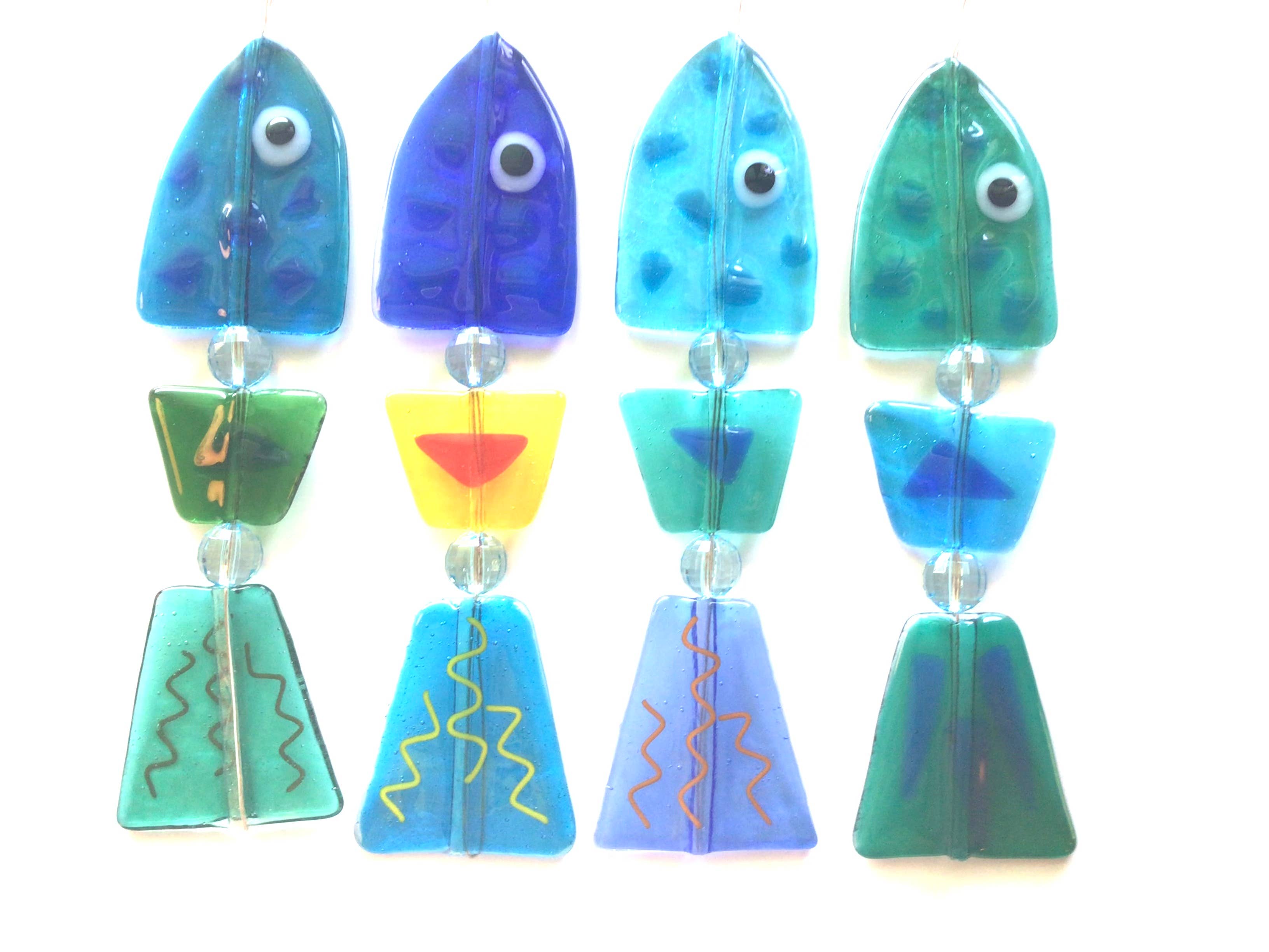 Diverse tinten blauw, groen, groenblauw, rood, geel. Guppy Glas Vismobiel voor groothandel op Faire6