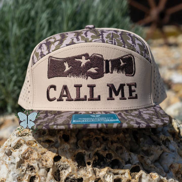 Noem me Eendenjager - Waterdichte Verborgen Hout 7-Panel Pet voor wholesale door McKenzie’s Infinity LLC