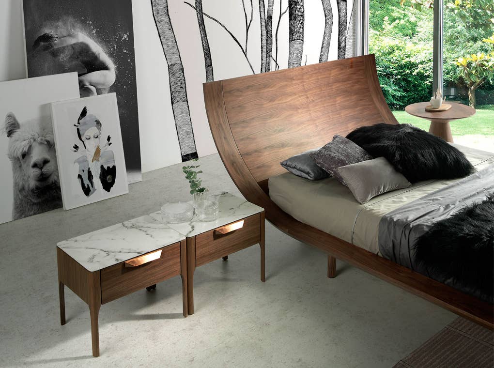 ANGEL CERDA – wholesale Sovrumsmöbler – Sängbord i valnötsfanér med bordsskiva i fiberglas med kalkattamarmoreffekt2