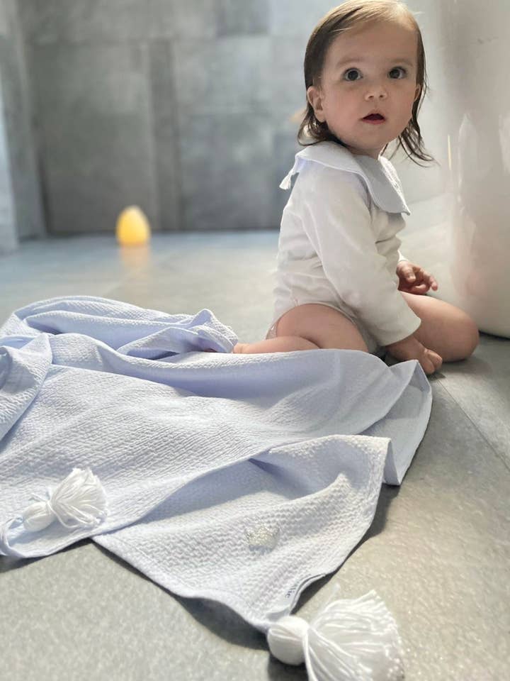 Dove Swaddle for wholesale by OÛCOLLIE