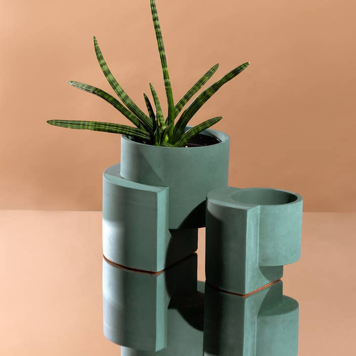 Platform Planter Medium - Jungle and other Purchase Wholesale horticultural. Free Returns & Net 60 Terms on Faire trending on Faire.