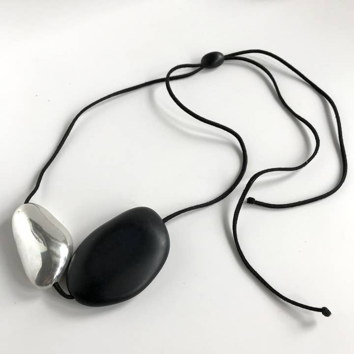 Eco-harpiks støbt Polo 2 Piedra halskæde m/ædle metaller for engroshandel hos Belart Fair Trade