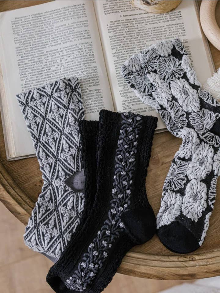 JCS013 Black-White 3D Vintage Floral Socks for wholesale by JC Sunny Fashion