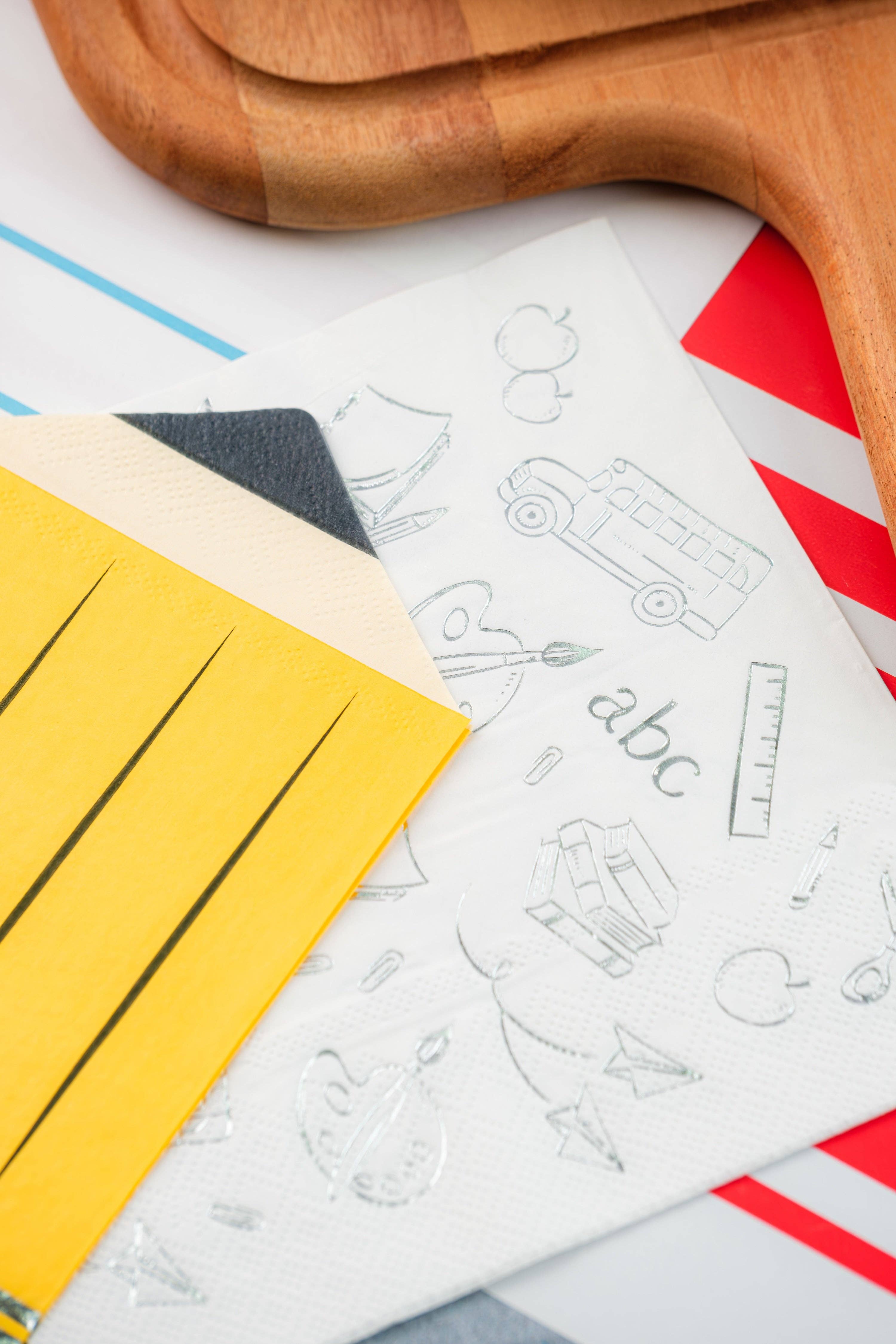 Gatherings by Curated Paperie – Großhandel Einweg-Serviette – SCH23-GT1- Nr.2 Bleistift-Gästetuch2