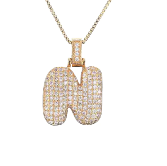 Ouro amarelo Pavé Bubble Letter Iniciais Colar em Aço Ouro 14K para venda a revendedores na Faire15