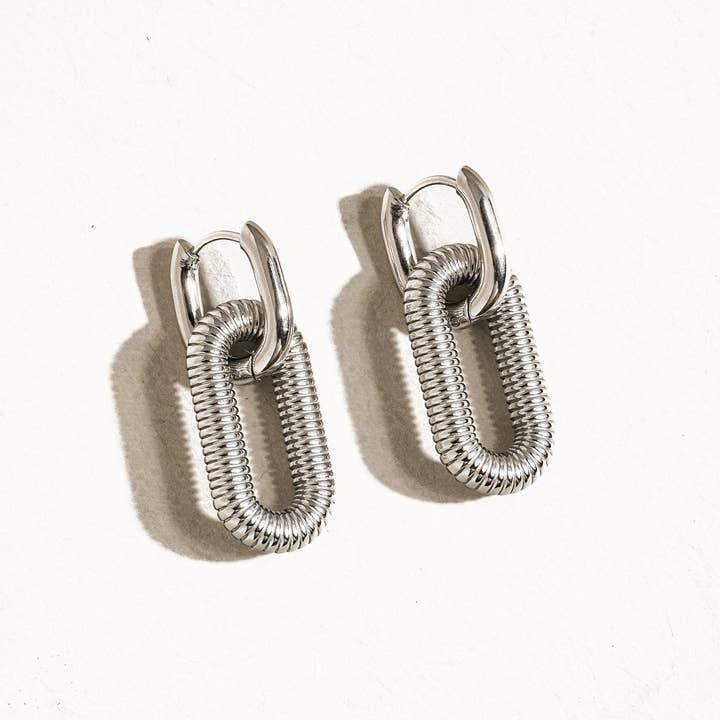 Flânerie by MAIQ - Wholesale Hoop Earrings - Kate 18K Non-Tarnish Double Chain Hoop Earring