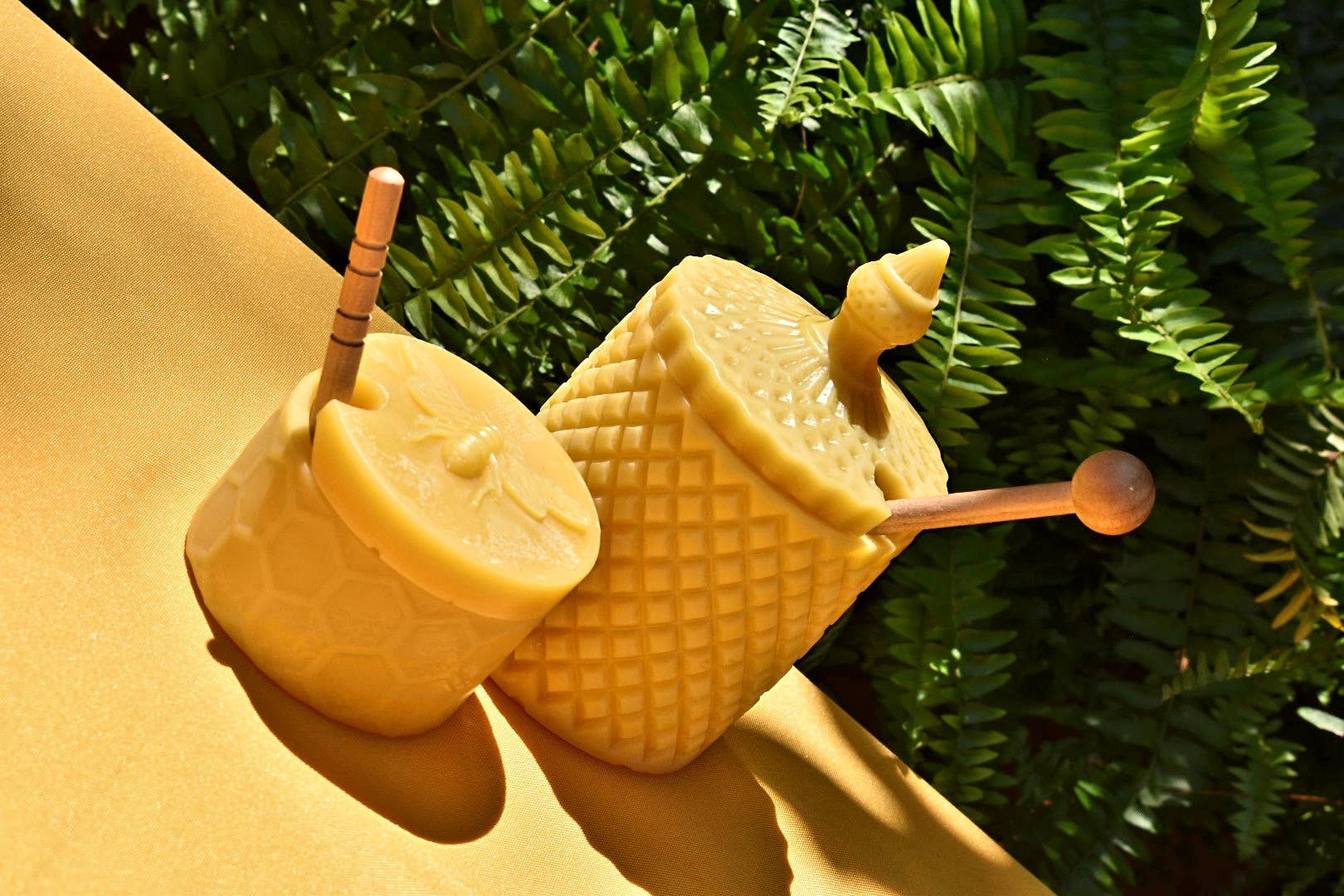 Brown's Creek Honey Farm - Wholesale Honey Pot - Pure Beeswax Charcuterie Honey Jar5