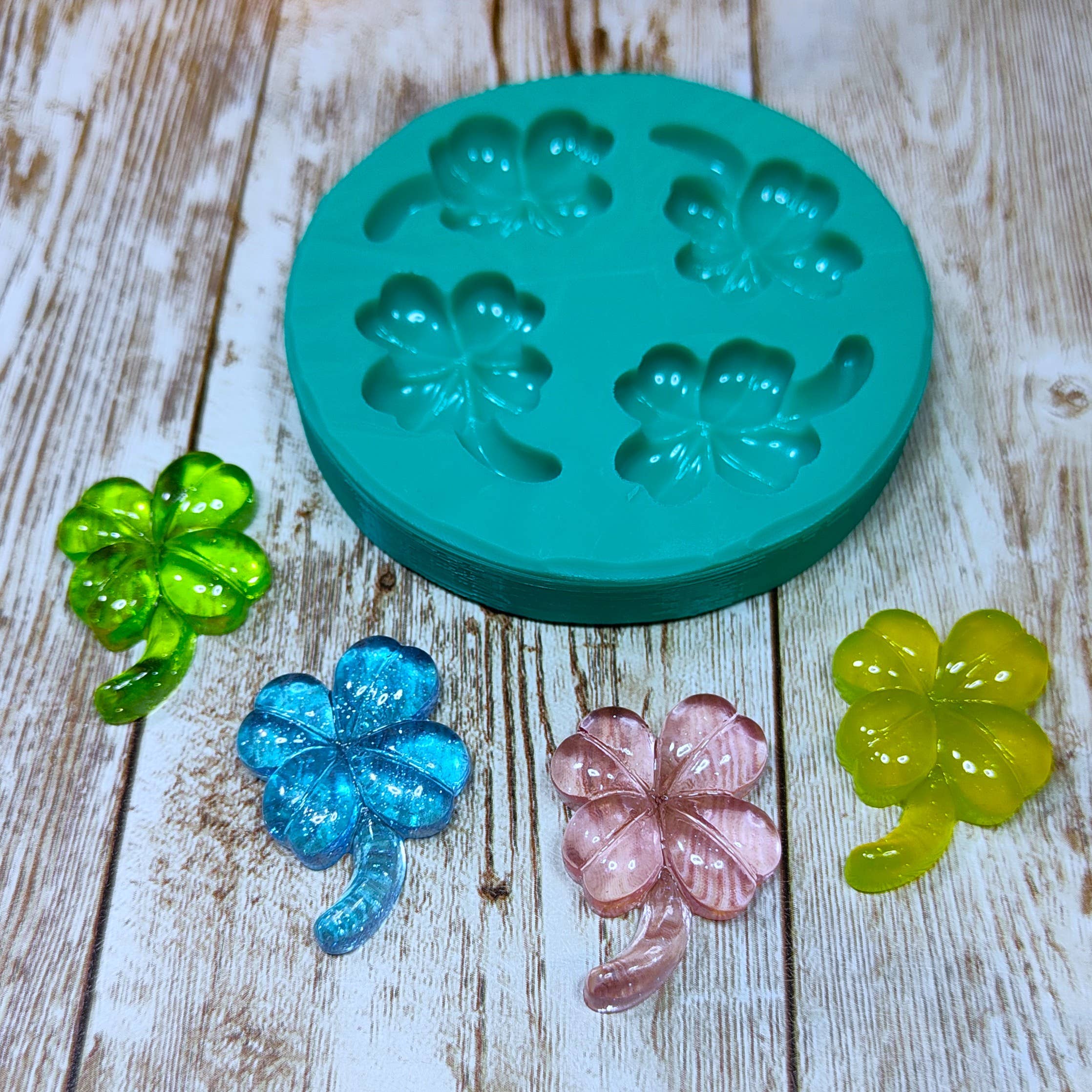 Serena Creazione di Serena Stampone - Venta al por mayor Kit de manualidades - Molde de tréboles de cuatro hojas 4 piezas 3 cm en silicona para resina y yeso4