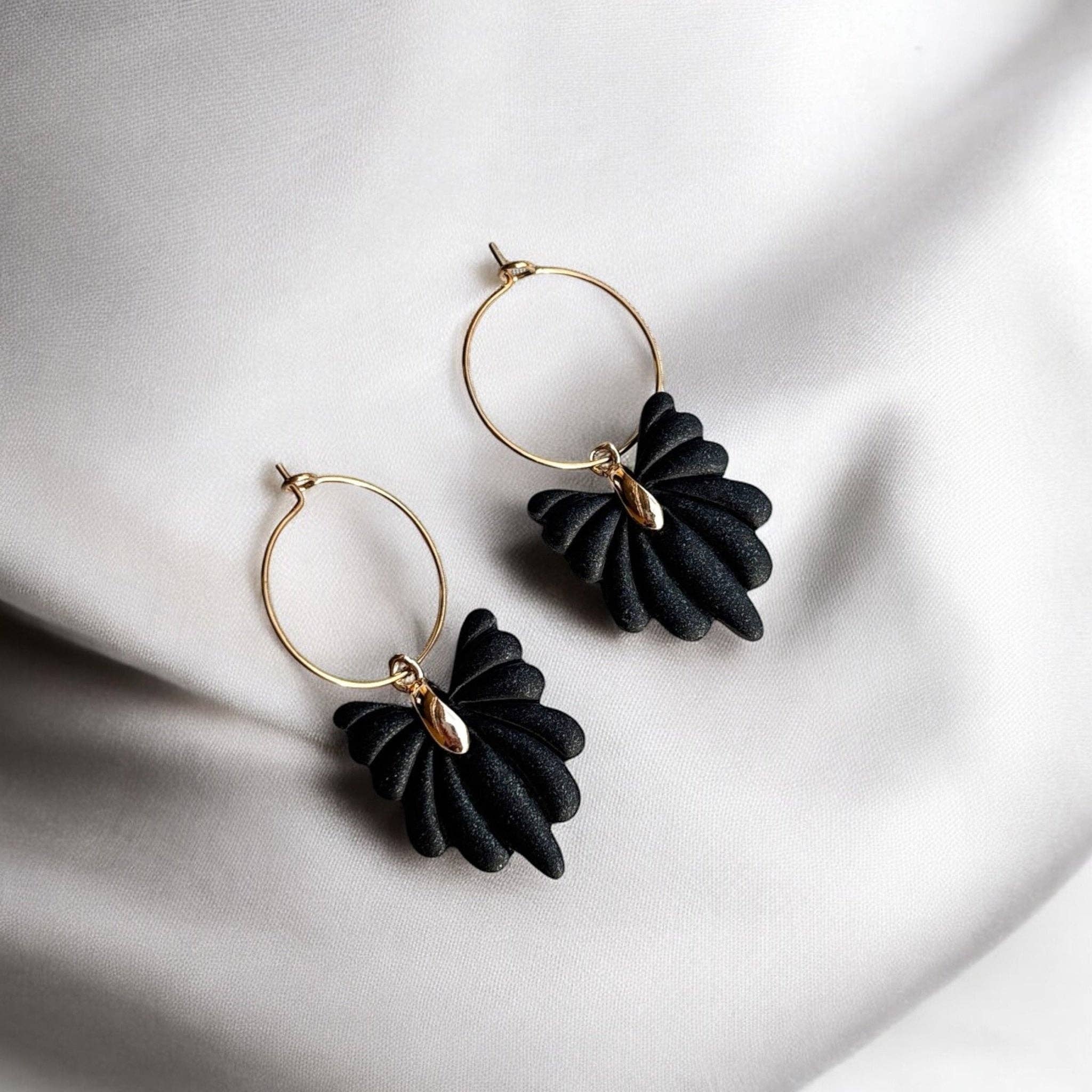 DUESTELLE ITALIA - Wholesale Hoop Earrings - SOLEIL BLACK HOOP - Black Flower Hoop Earrings1