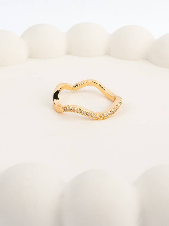 Anello con Zircone Cubico a Onda per la vendita all'ingrosso da parte di Shop Cins Creations