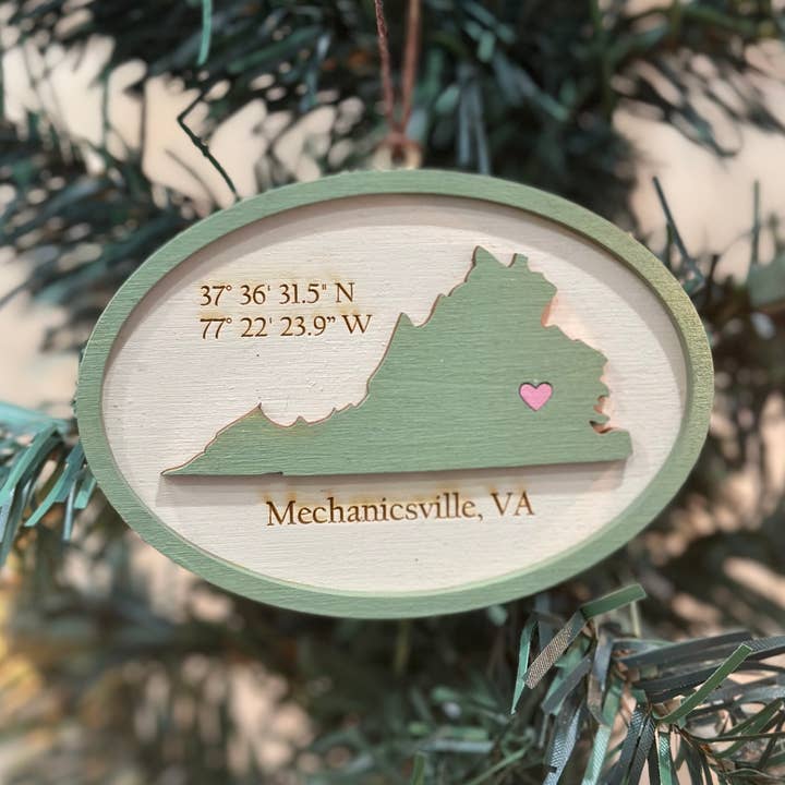 Gifts By Grace – wholesale Prydnad – Personlig present från Virginia - Målad lasergraverad prydnad0