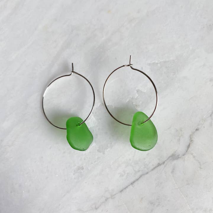 Salt & Pine - Vendita all'ingrosso Orecchini a cerchio - Orecchini a Cerchio in Vetro di Mare da 1 Pollice — Gioielli Artigianali Costieri3