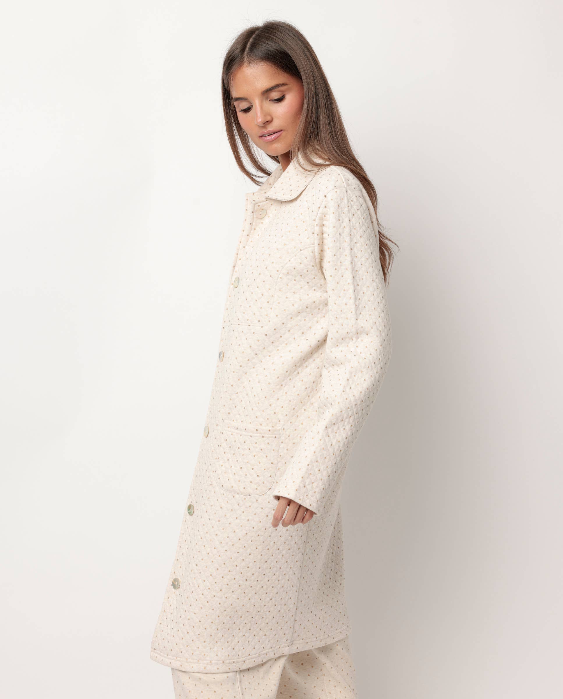 Beige Admas Classic Badekåbe Langærmet Knapper Organiske Prikker Til ... for engroshandel på Faire1