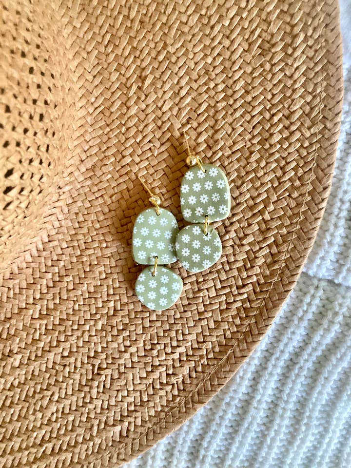 White daisies clay dangle for wholesale by Terra Made