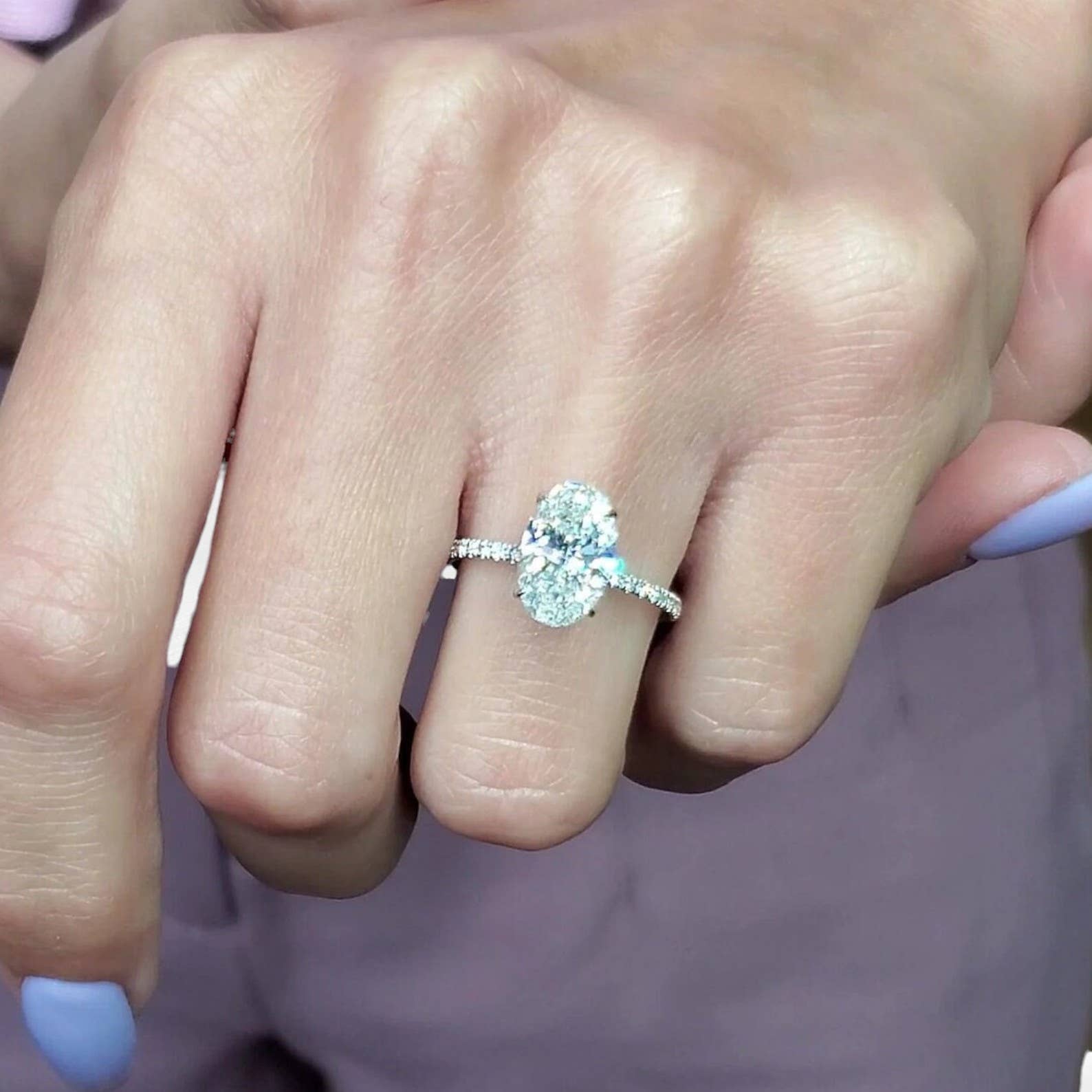 GEMPARA – Großhandel Verlobungsringe – 3 Karat oval geschliffener Moissanit-Verlobungsring in 925er Silber1