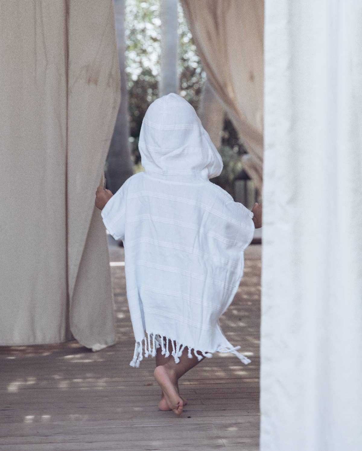 UNIQUE LOVE Design – Engroshandel Håndklæde poncho - Børn og baby – Poncho - ren hvid2