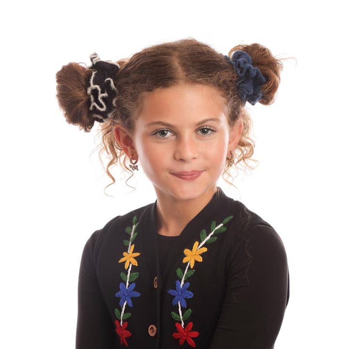 Chouchou en ruban de laine pour la vente par Heirlooms New York