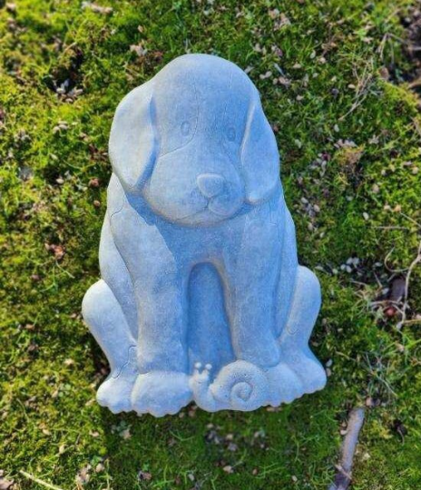 Backyard Stone Art – Großhandel Trittstein – Süßer Hundewelpe mit Schnecken-Trittstein aus Beton.3