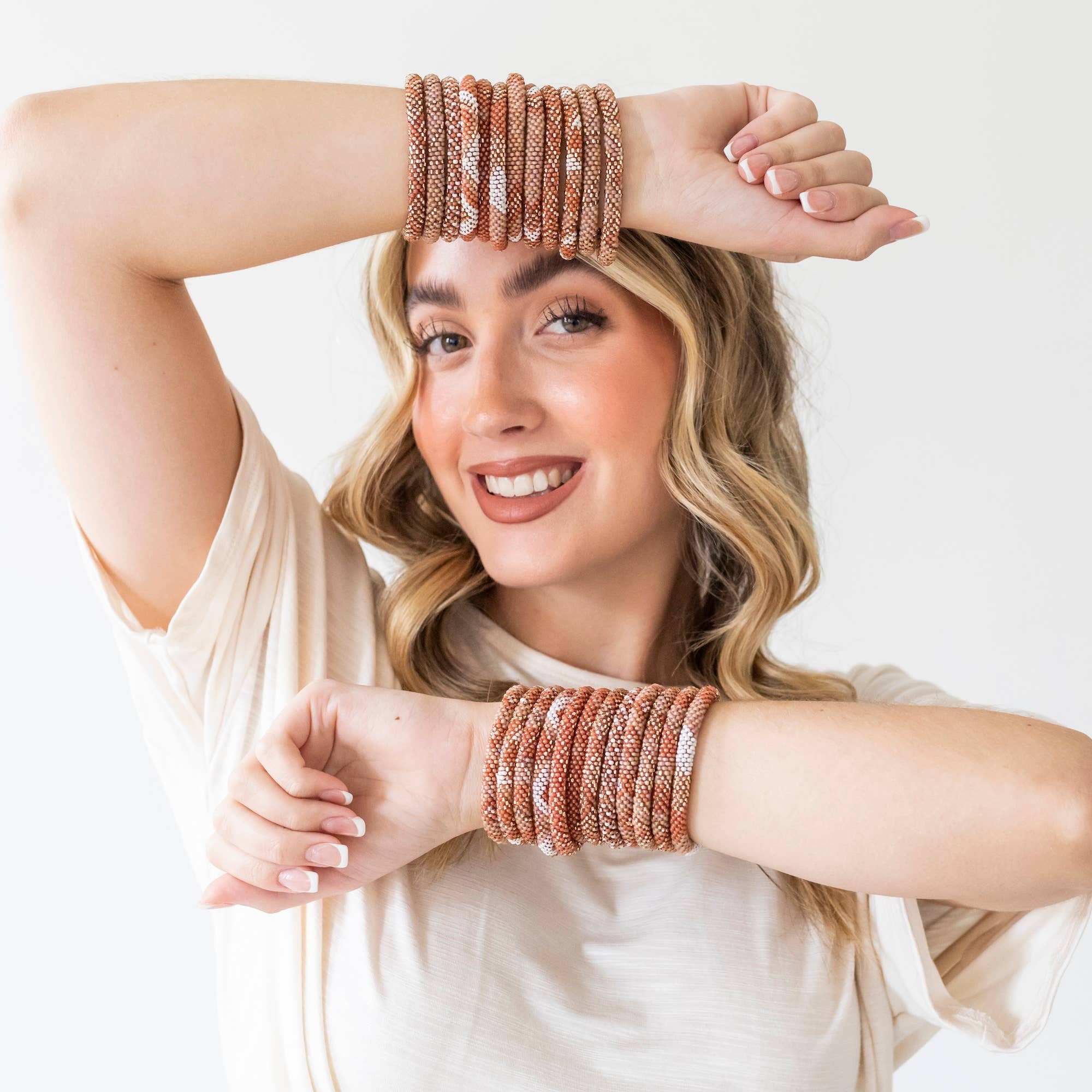 Aid Through Trade - Venta al por mayor Juegos de joyas - El Original Roll-On® Pulsera Terracota - Juego de 123