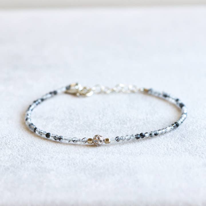 Bracelet empilable en quartz tourmaliné en dentelle pour la vente par Vi Ling Designs