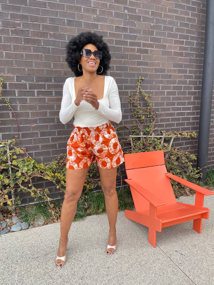 Pantalones cortos Dreams Orange Àdìrteñidos a mano para venta al por mayor de Besida