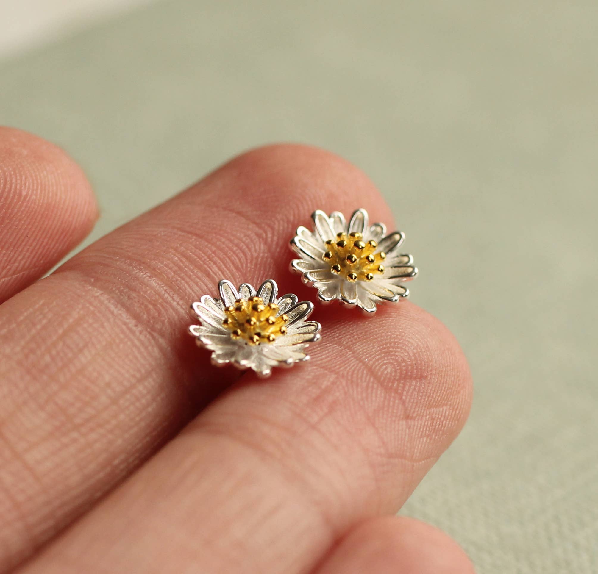 Silk Purse, Sow's Ear - Wholesale Stud/Post Earrings - Daisy Sterling Silver Stud Earrings4
