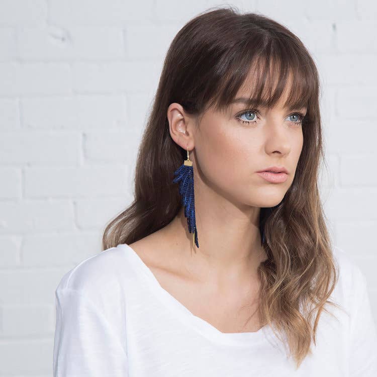 This Ilk – Großhandel Ohrhänger – Papageien-Ohrringe aus handgefärbter Spitze mit Messingkette6