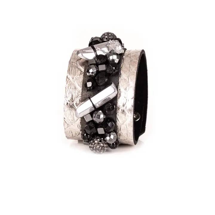 Silver & Black Crystal Pärlbroderat Lädermanschettarmband för wholesale av The Dark