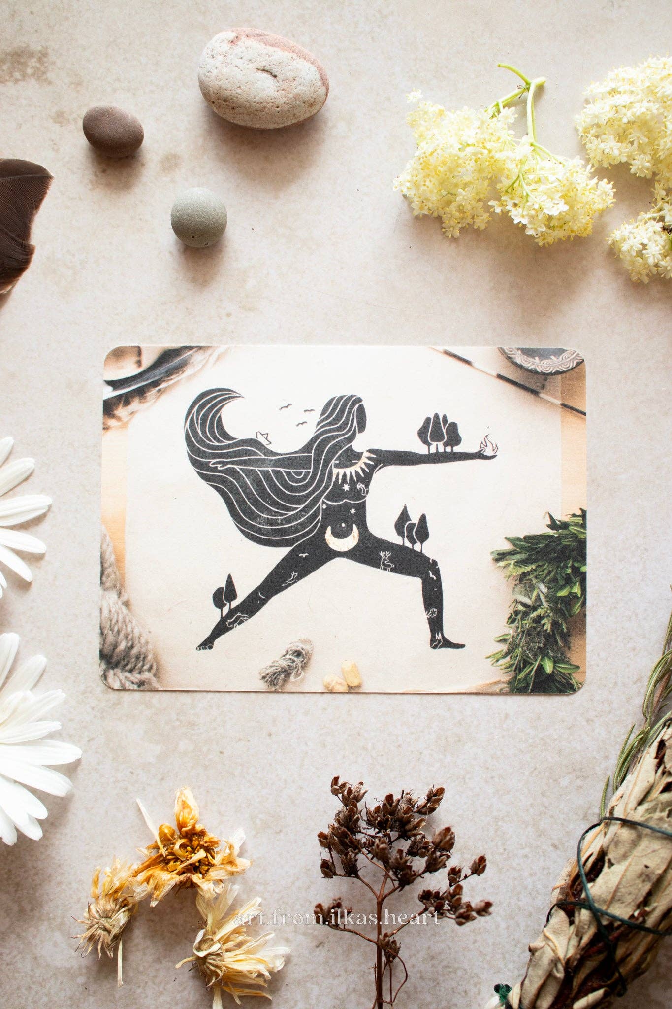art.from.ilkas.heart - Vendita all'ingrosso Cartoline - La selvaggia Dea Cartolina3