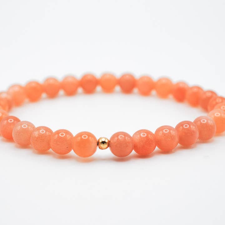 Bracelet Solo Core en Pierre de Lune Rose pour la vente par Ripple | Reiki Infused Jewelry