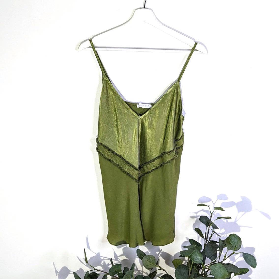 Tempest Designs – wholesale Camisole – Women′s – Strappy cami top with frayed 'V' detail (S-M)4