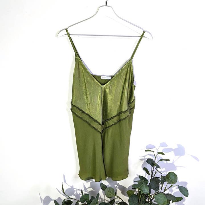 Tempest Designs – wholesale Camisole – Women′s – Strappy cami top with frayed 'V' detail (S-M)4