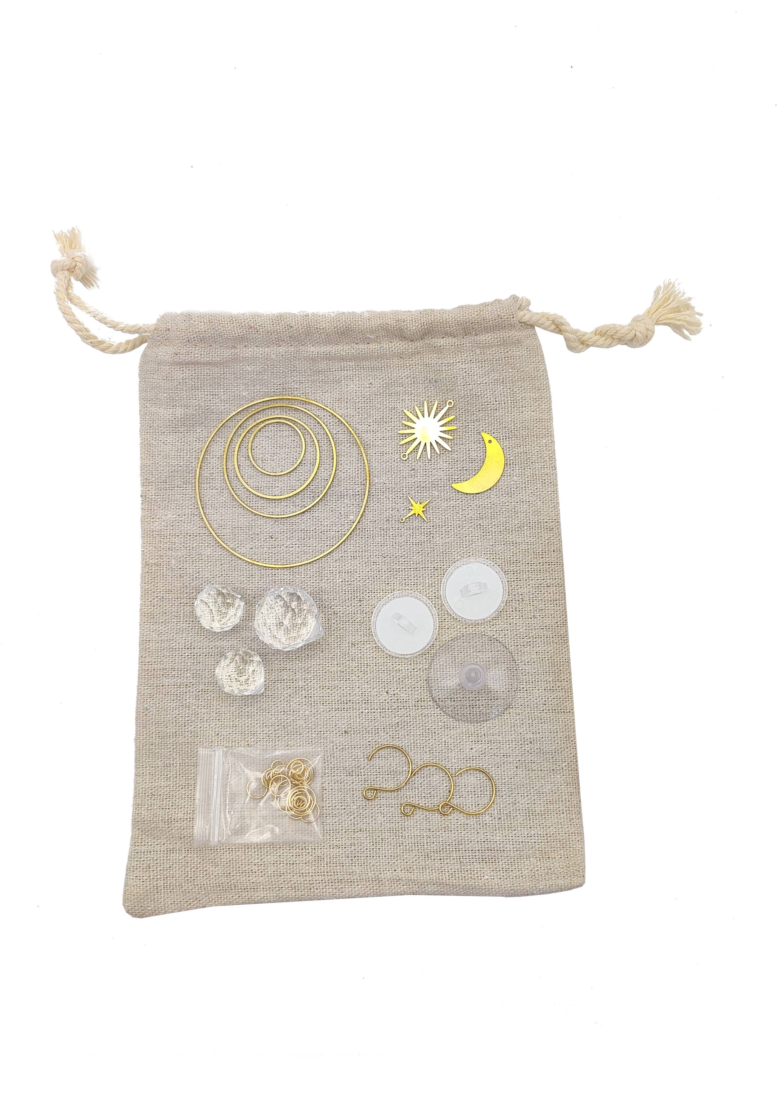 Atelier Intuitive - Wholesale DIY Craft Kit - DIY KIT ✧ Celestial Suncatchers, Booklet FR & EN3