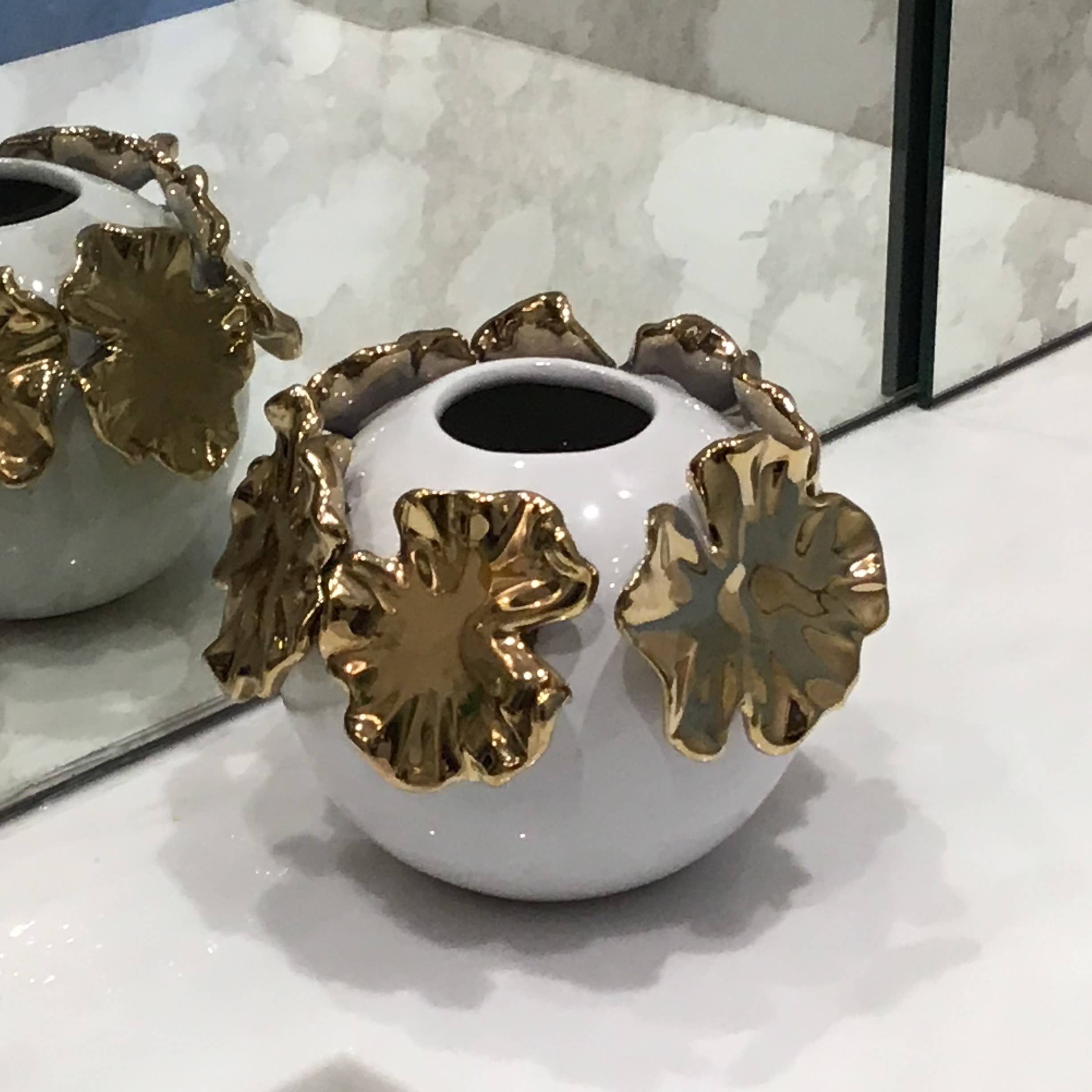 VIVIENCE - Wholesale Vase - White Bud Vase with Gold Floral Design1