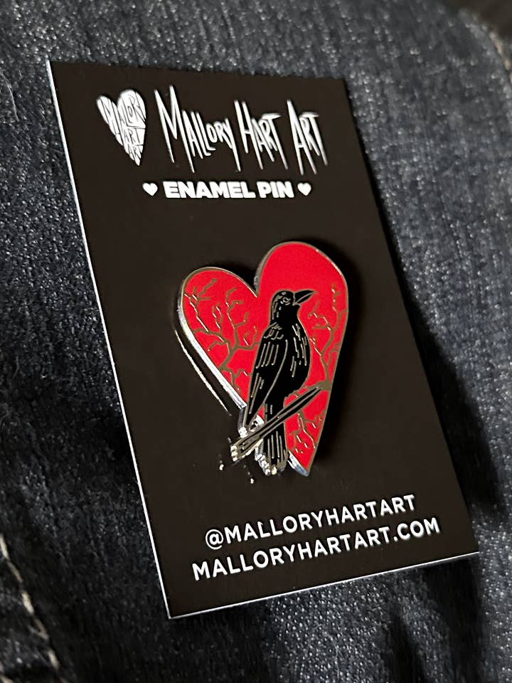 Blutmond (Herzrabe) Emaille-Pin für den Großhandel von Mallory Hart Art