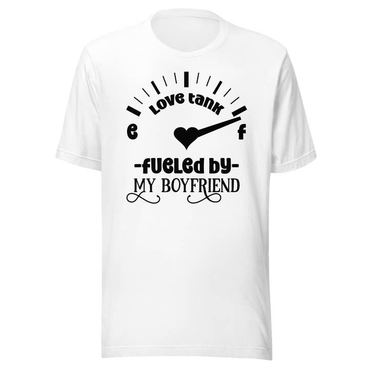 Camiseta Unissex Fueled By My Boyfriend por atacado de Black and Gifted LLC