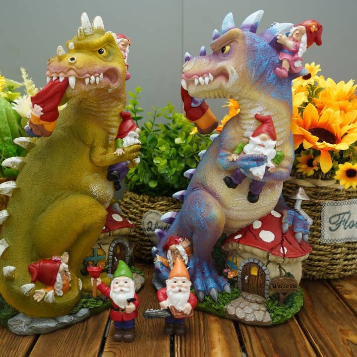 By Mark & Margot – Engroshandel Havenisse – Dinosaur Swinging Gnomes Statue Lilla med Stempelnisse - AF MARK & MARGOT - GRATIS FRAGT!3