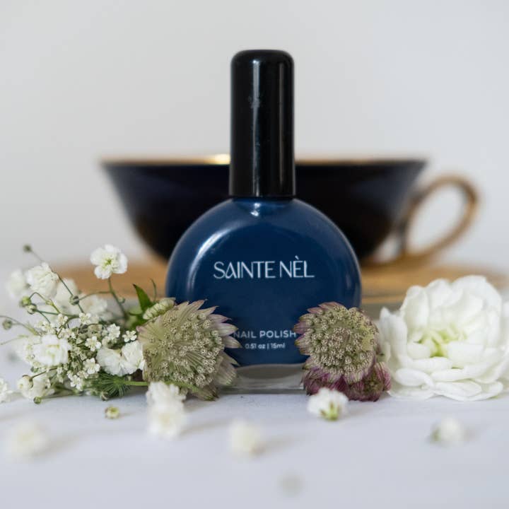 Hon är en ikon | Blå nagellack för wholesale av Sainte Nèl