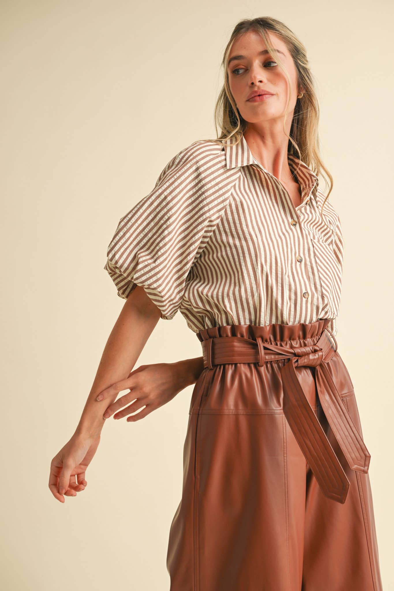 &MERCI – Engroshandel Skjorte med buttondown – til kvinder – STRIBET BOBLEÆRME KNAPNED TOP MTP332949