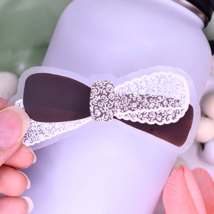 Klar læder og blonder bue mærkat, 3x1.4in. for engroshandel hos Sammy Jean Artist